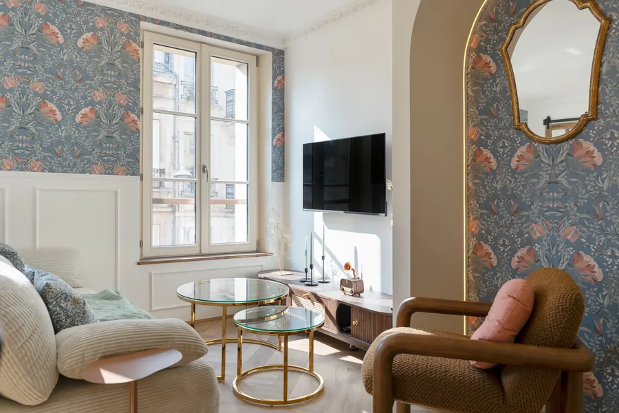 Le 1901 Nancy, salon rénové aux papiers peints Art Nouveau